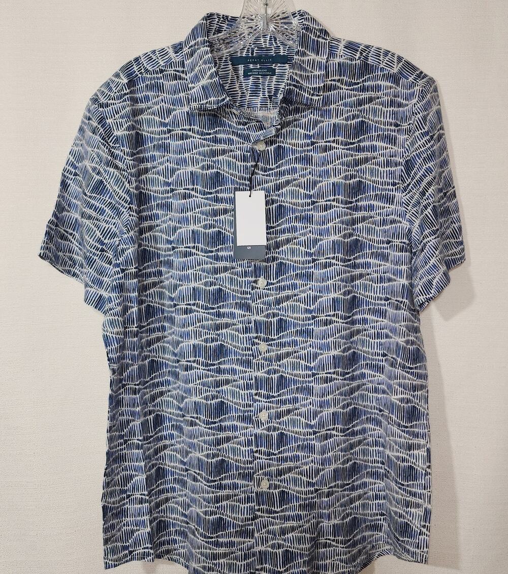 Perry Ellis button down shirt Size medium